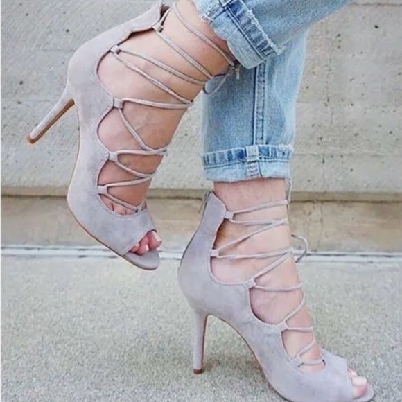 Stunning Vince Camuto “Sandria” lace-up heels. - Picture 3 of 10